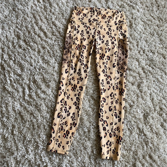 NWOT Fabletics Leopard Leggings with Pockets - Picture 4 of 11